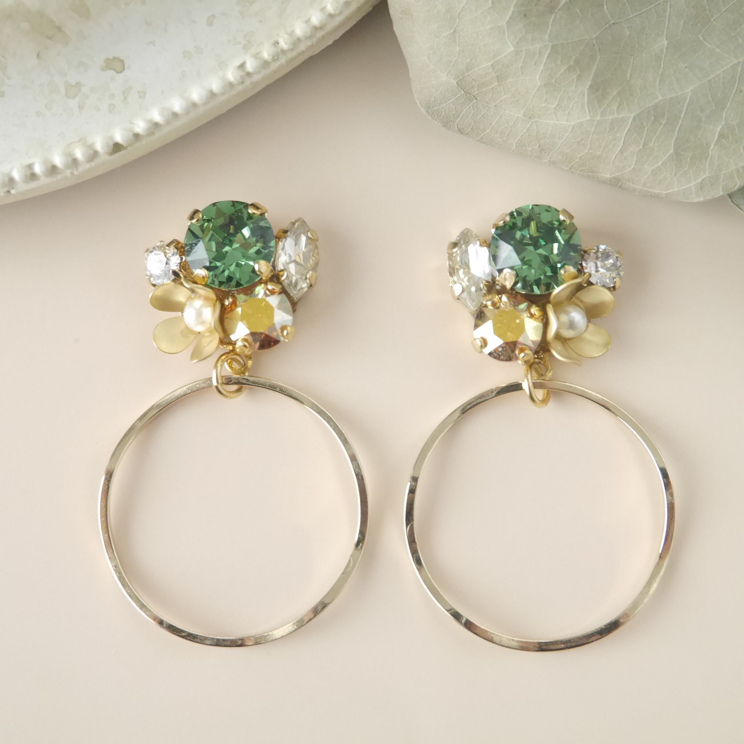 フープ＆フラワー スワロフスキー〈グリーン〉