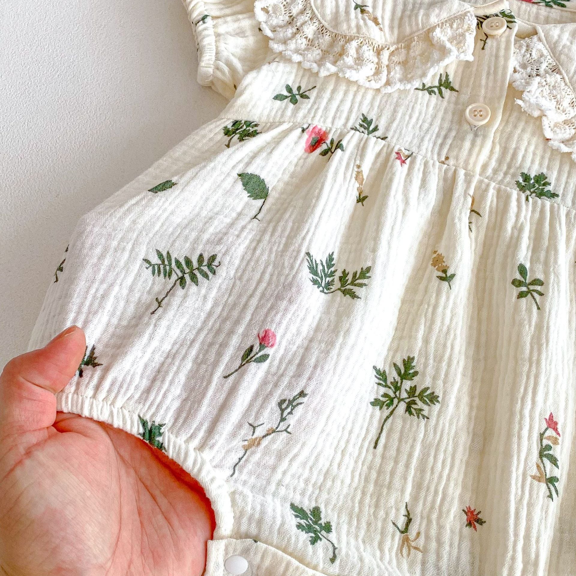 Apolina 花柄刺繍　半袖ロンパース 1-2Y BABY】夏新作 花柄半袖ロンパース | Betty