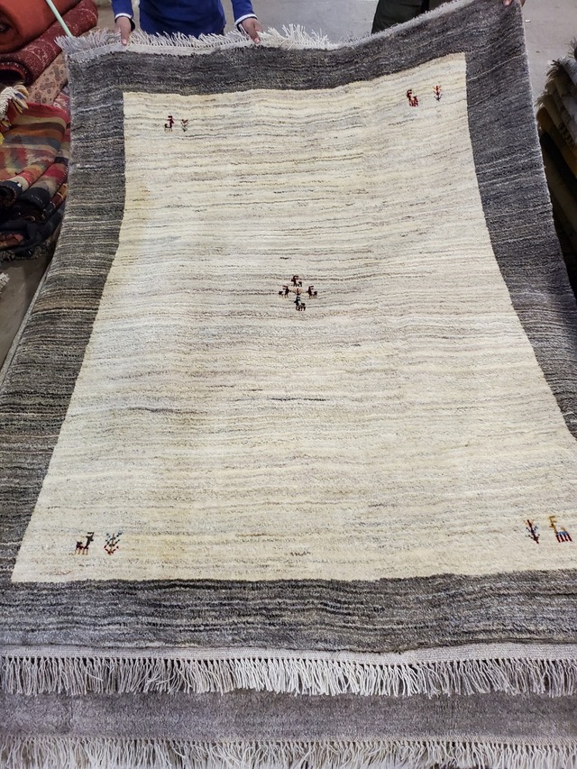 絨毯クエスト43 前編【No.18】Gabbeh ※現在、こちらの商品はイランに置いてあります。ご希望の方は先ずは在庫のご確認をお願いします。