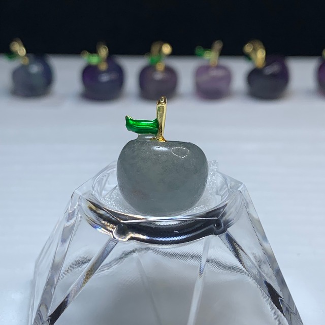 9.フローライトりんご・ペンダントトップ