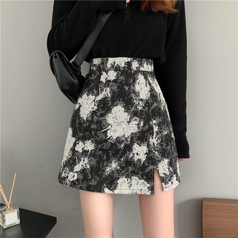 スカート レディース フリル 膝丈 ひざ丈 ミニ 台形 花柄 タイト スリット ハイウエスト かわいい 大人可愛い きれいめ 上品 エレガント 清楚 フェミニン おしゃれ お洒落 綺麗 お嬢様 おとな ラブリー キュート ガーリー ロマンチック 抜け感 華やか 主役級 存在感 無地 OL 通勤 学生 通学 デート お出かけ 女子会 美術館巡り お買い物 S M L ブラック 黒 20代 30代 40代 普段使い コーデ トレンド インスタ映え 送料無料