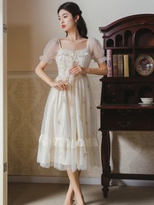 【0045】Flower Embroidery White Lace Short Sleeve Dress