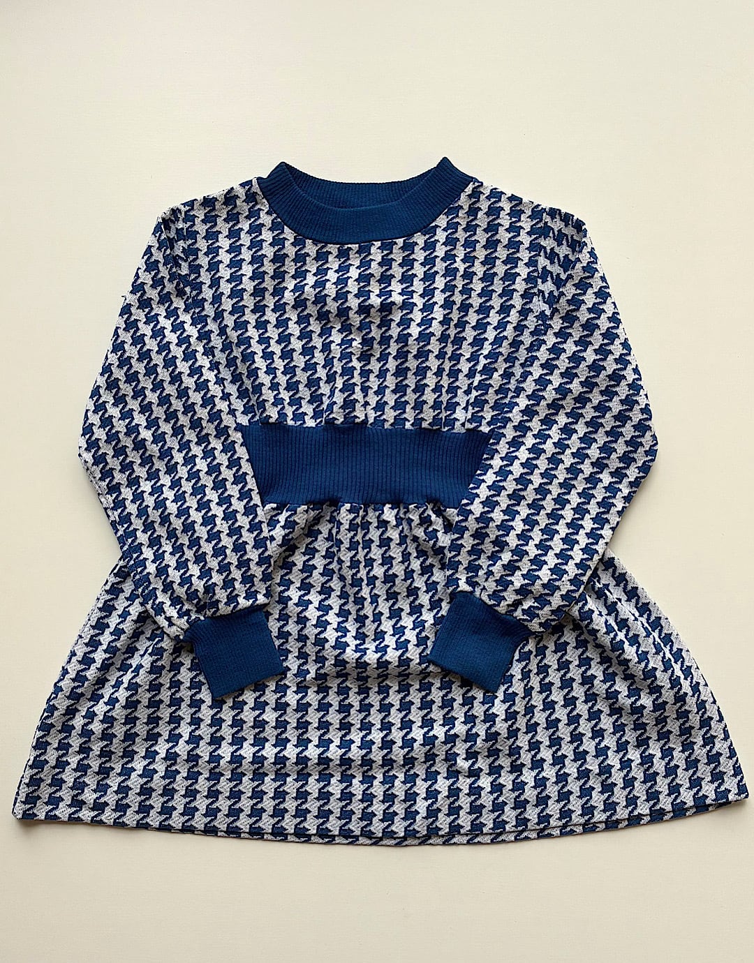 « 120相当 » Retro Hound Dress