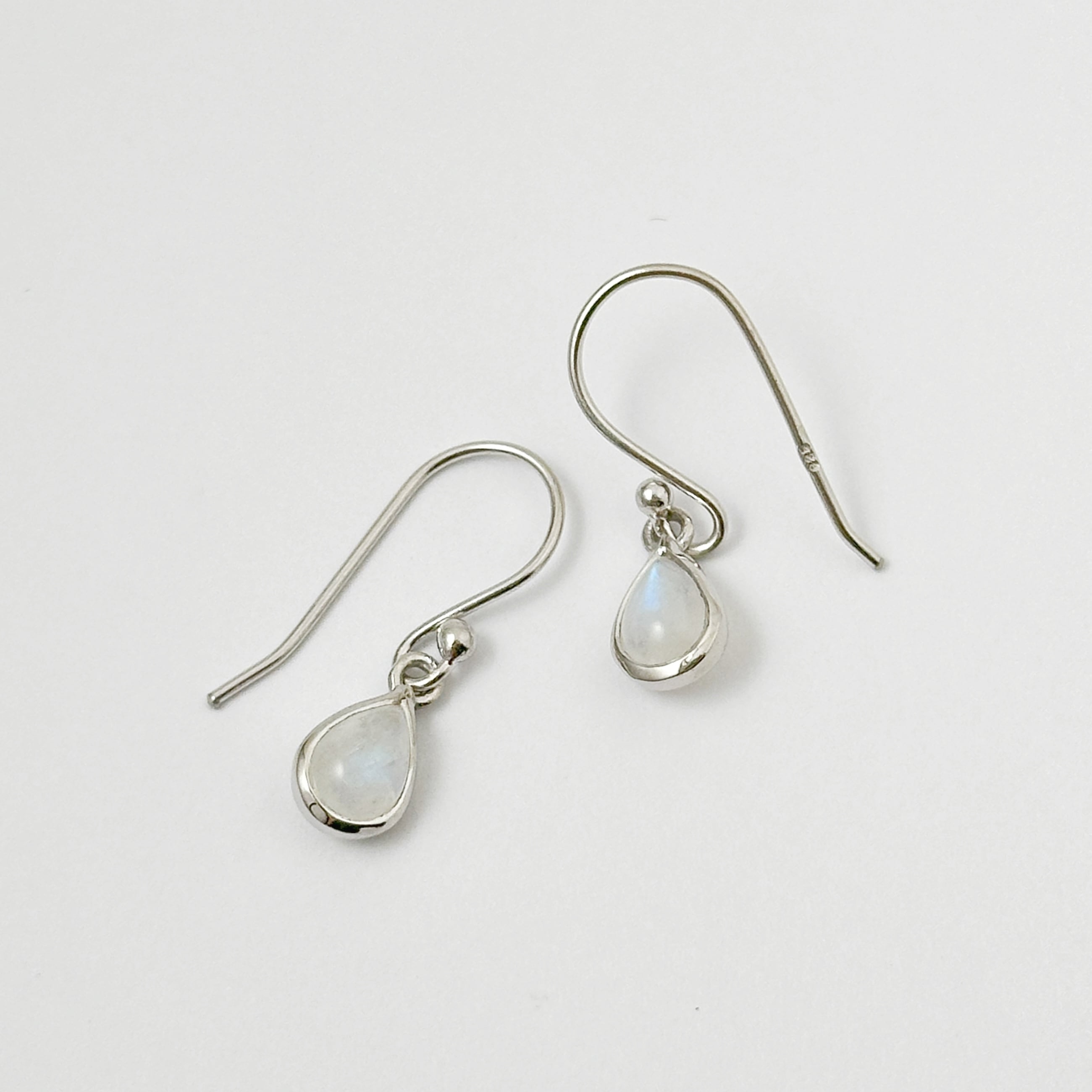 レインボームーンストーン プチ ドロップ フック ピアス