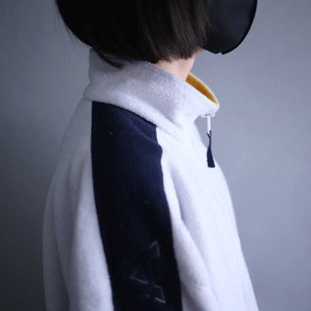 "NAUTICA" switching and sleeve letter design over silhouette fleece pullover