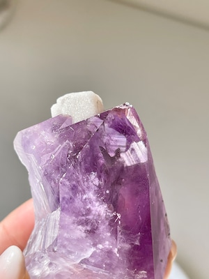 カルサイトオンアメシスト/ square calcite on amethyst
