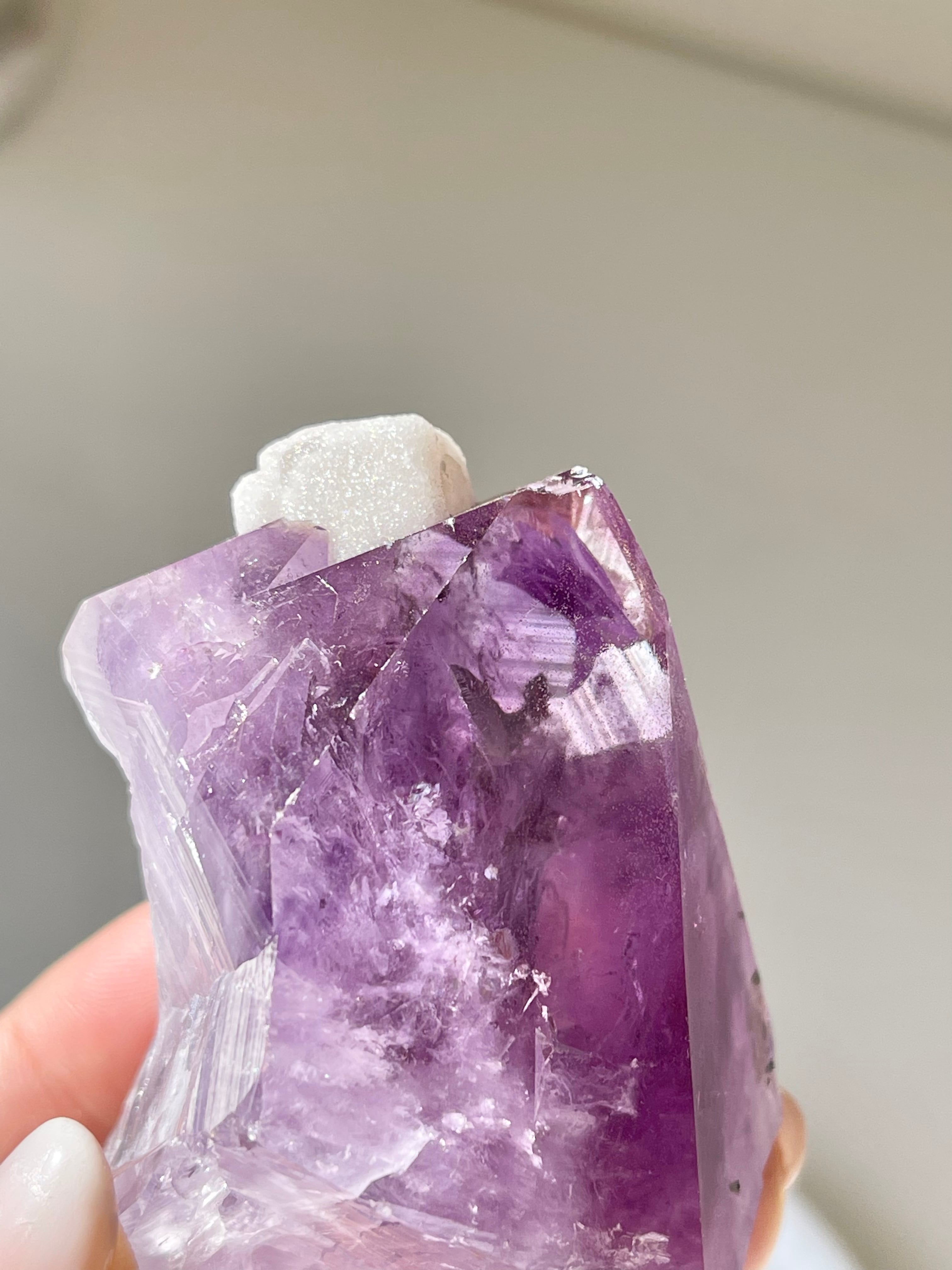 カルサイトオンアメシスト/ square calcite on amethyst