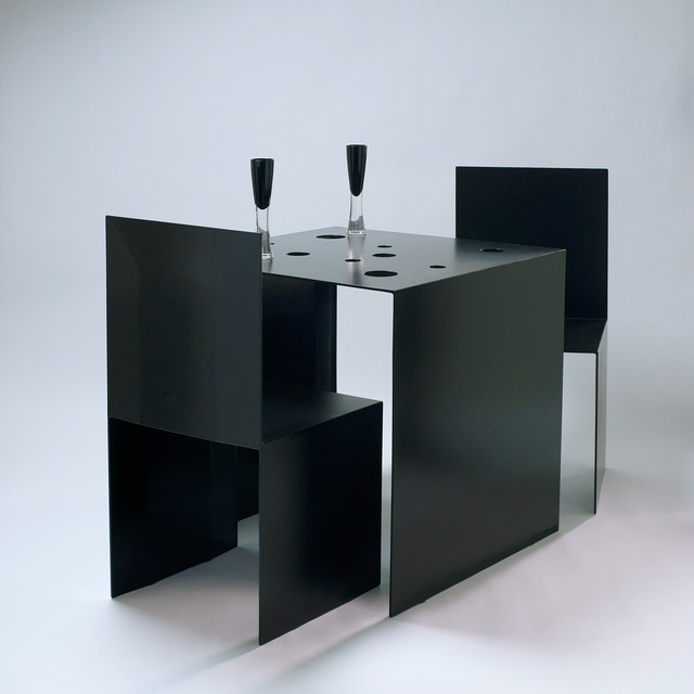ターブル・プリエ (黒)- Table Pliée (Black)