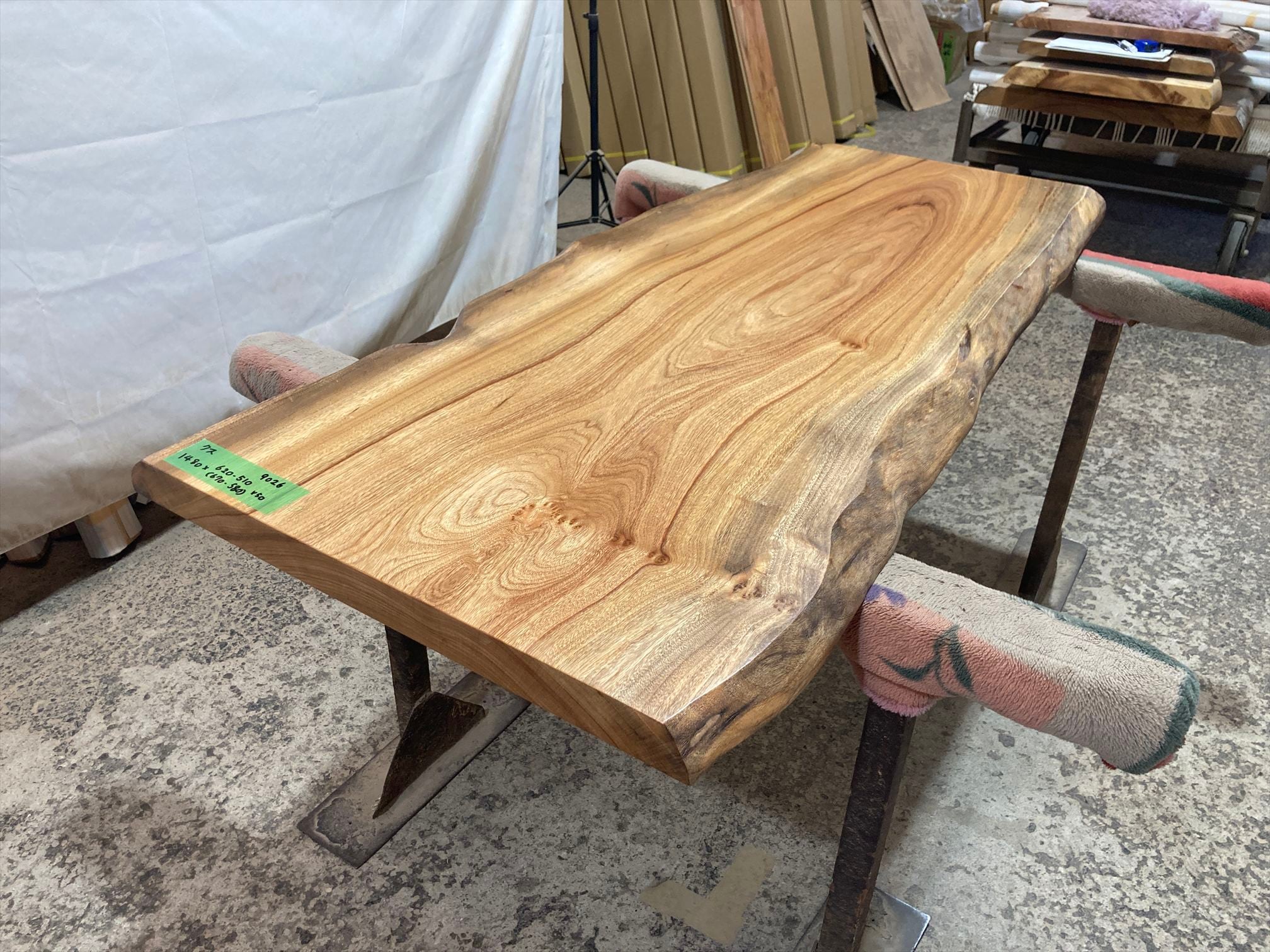 クス9026 楠 一枚板無垢材 1480x620‐510x50mm ダイニングテーブル ロー