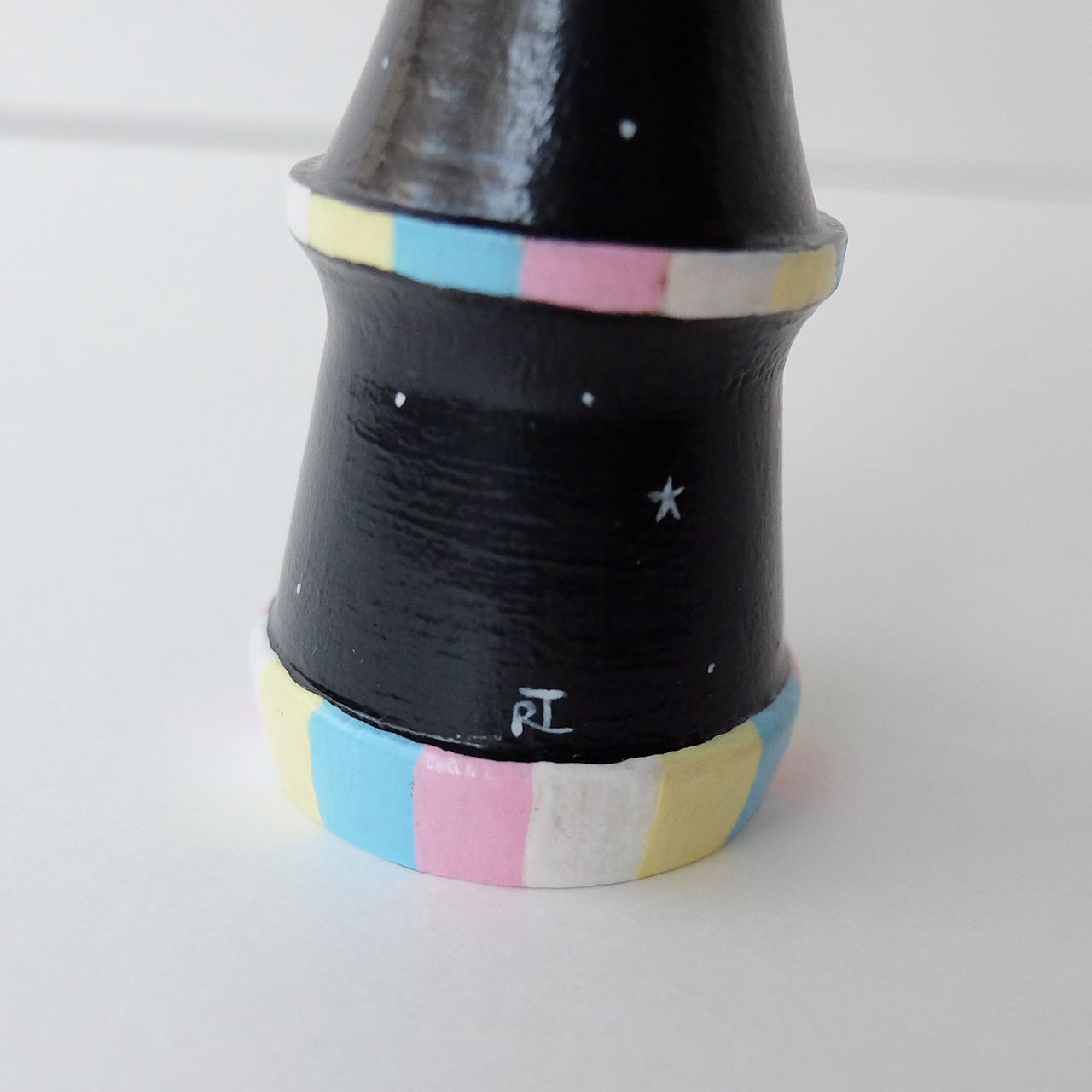 月と遊ぶ（けん玉） | hotel fox (ホテルフォックス)