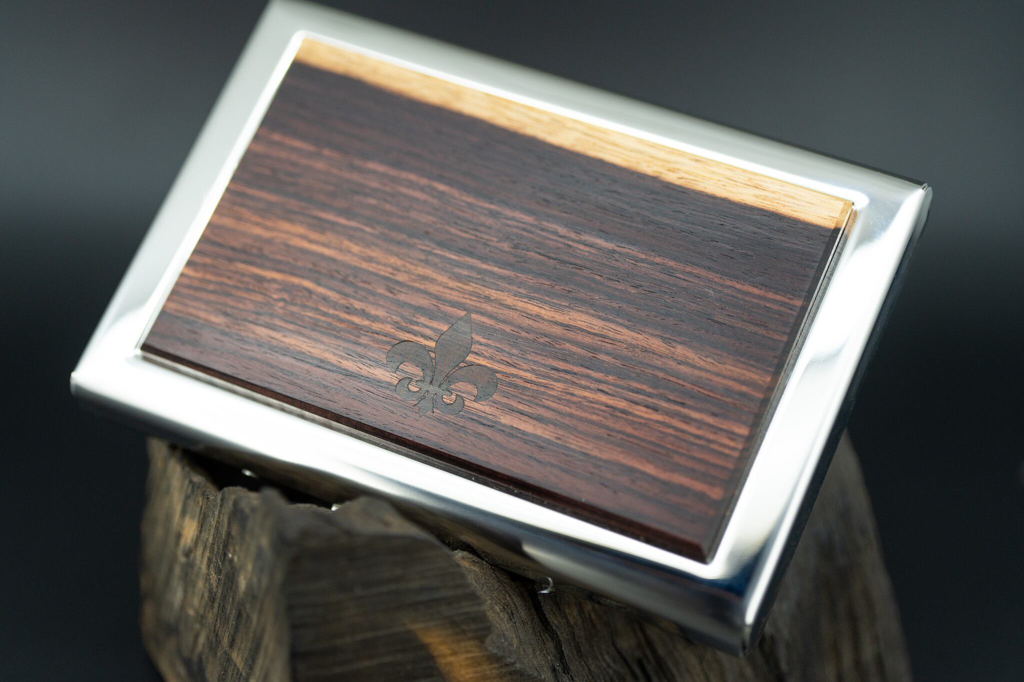 ※【王室御用達】キングウッド カードケース silver フルールドリス