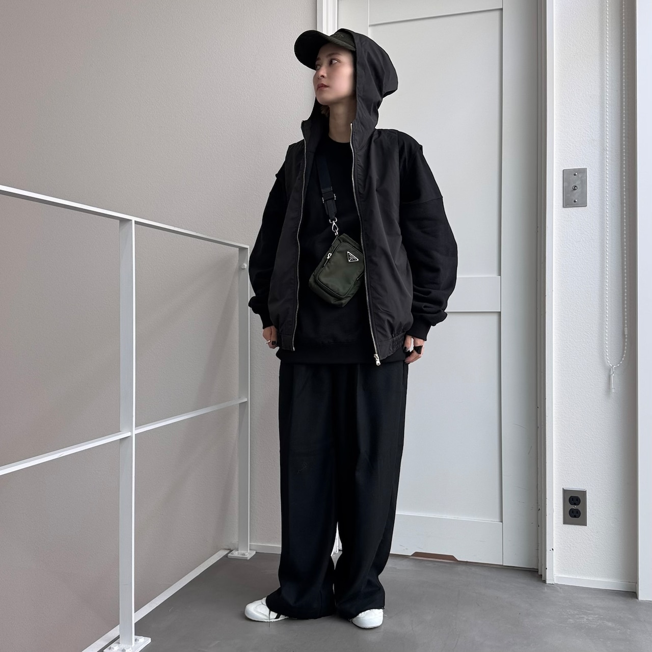 【受注予約:3月上旬入荷予定】異素材ドッキングフーディーvest/ブラック