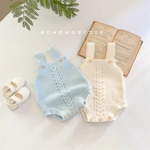 ケーブルニットサスペンダーロンパース