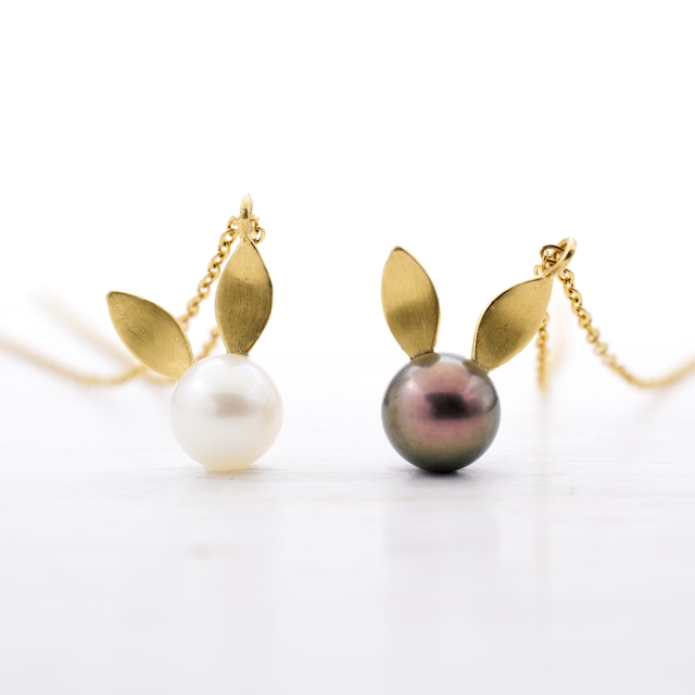 月の旅人｜パールうさぎペンダント