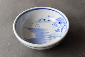 染付 東屋山水文 膾皿 / lobed bowl