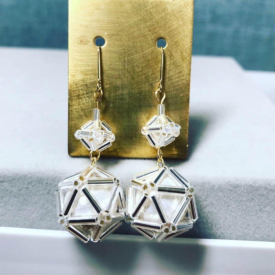 0051:2連 くす 玉シルバーカラーピアス