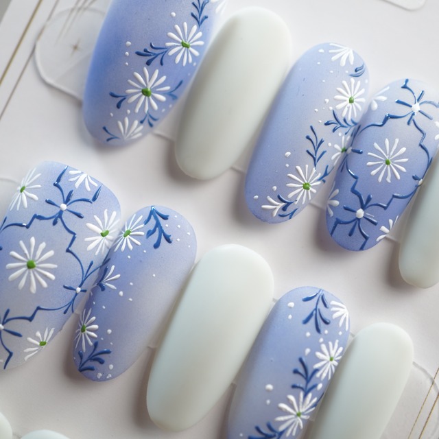 【#728】繰り返し使える【プレミアム】ネイルチップ15枚セット／ホワイト ブルー／ロングアーモンド／XX