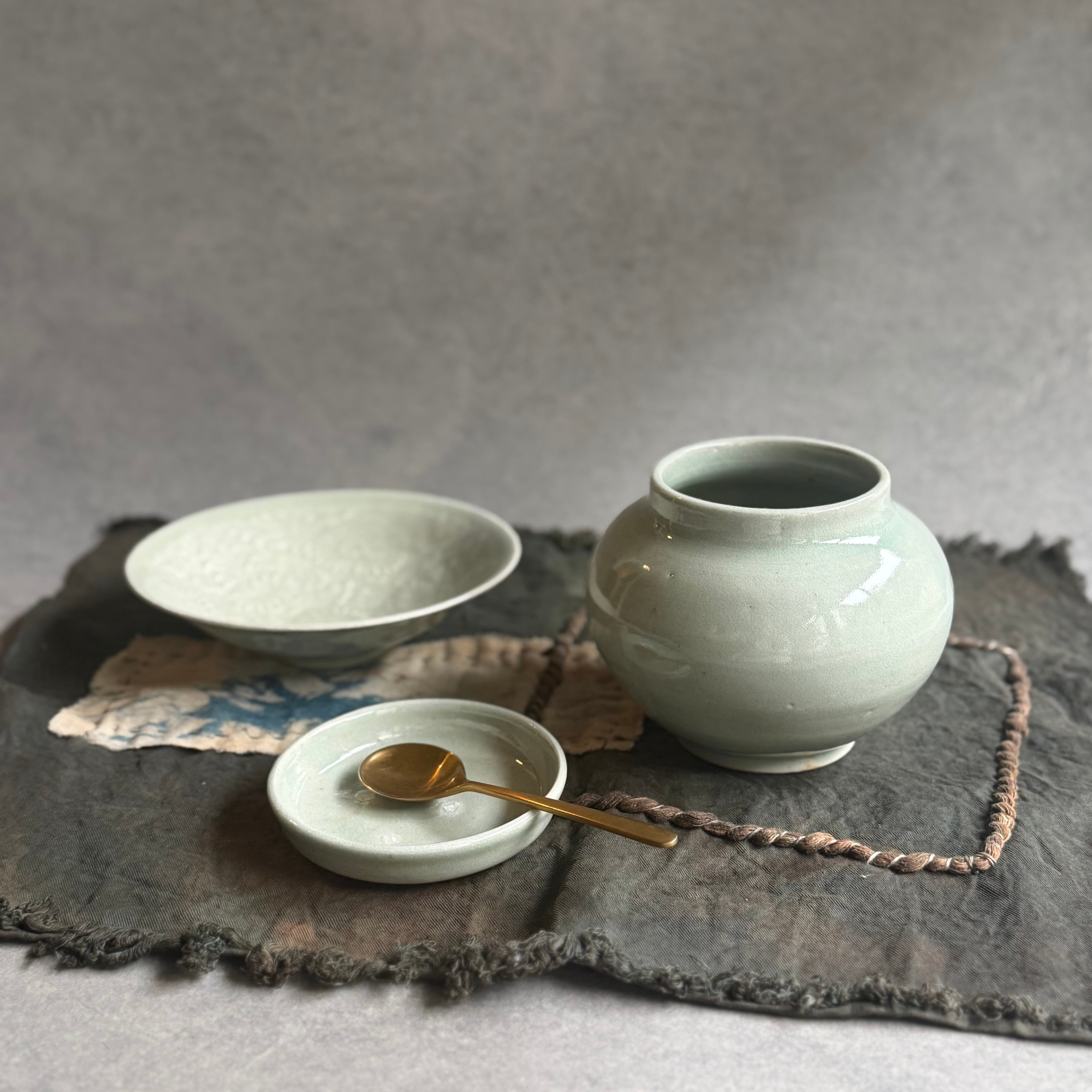 日高伸治 青白磁蓋付薬壺 大 | gallery 一白