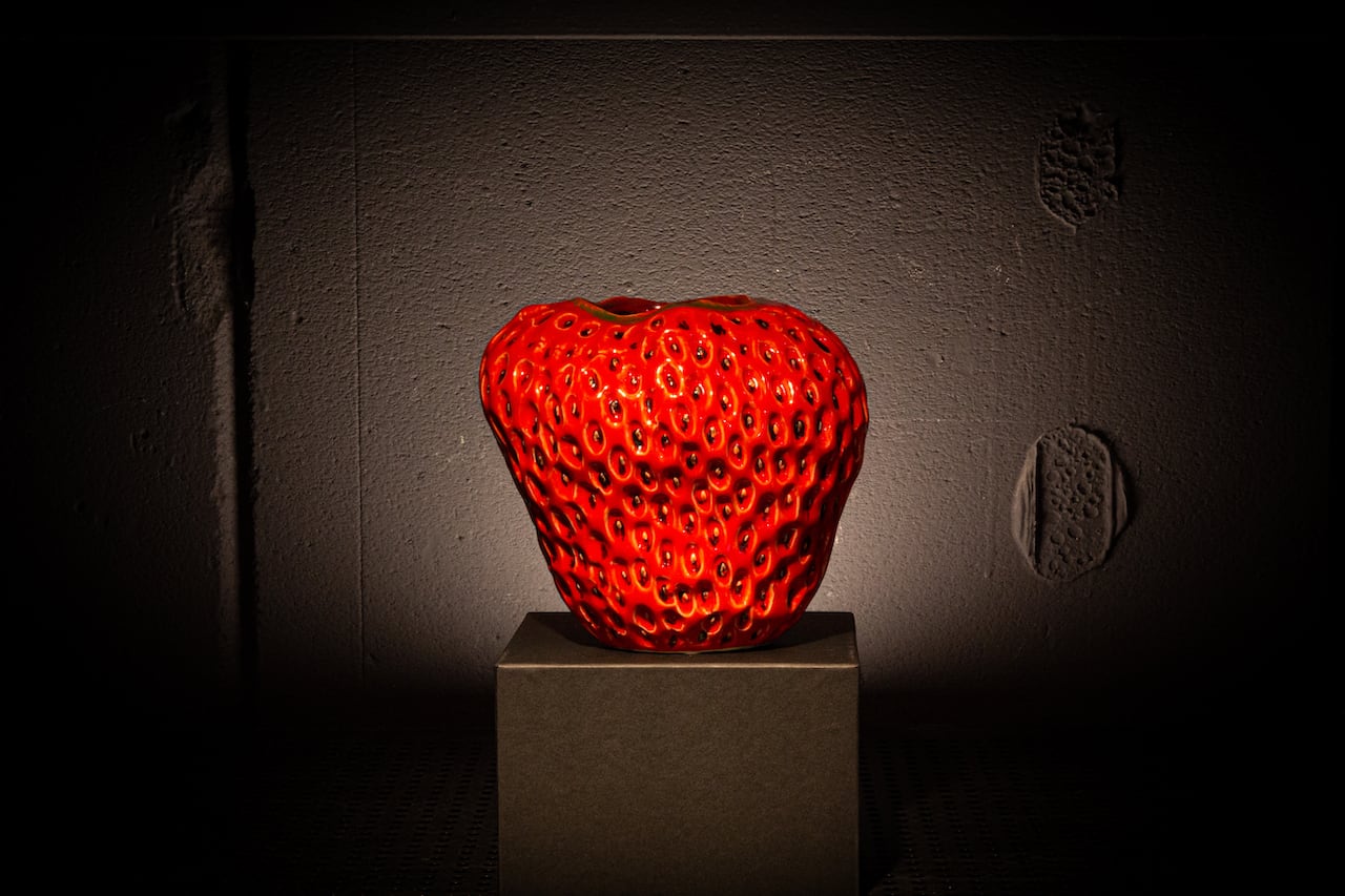 Strawberry Vase 【Size L】 （フラワーベース ）（花瓶） | #000000