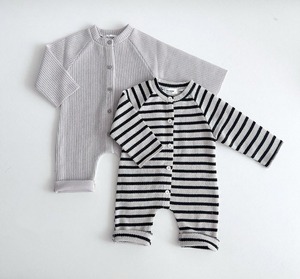 【BABY】暖かい無地ボーダーロンパース