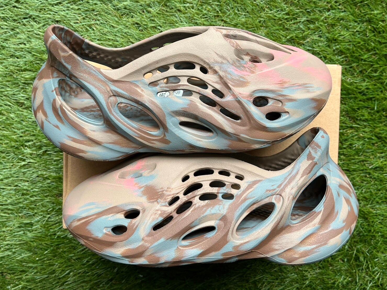 adidas YEEZY Foam Runner "Mx Sand Grey"