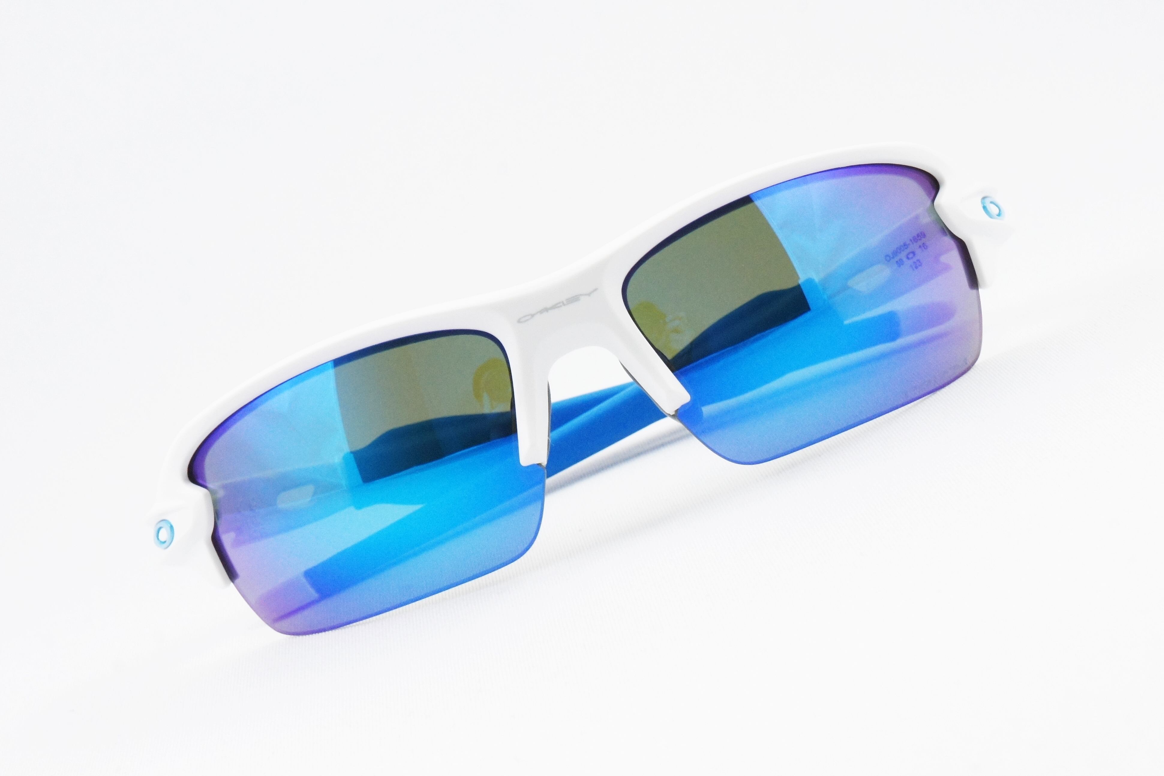 OAKLEY キッズサングラス FLAK XS OJ9005-16 女性 子供 ジュニア 小顔