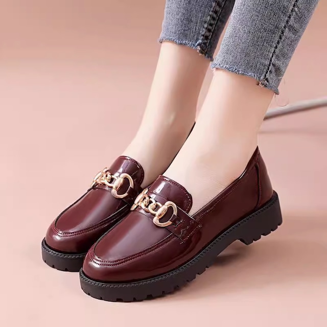 【送料無料】 ローファー 2色 革靴 靴 シューズ 厚底 チャンキーヒール 丸トゥ 飾り チェーン エナメル PU 光沢 エレガント 可愛い 大人可愛い きれいめ シンプル カジュアル シック コンサバ 華やか 大人 上品 おしゃれ レトロ 主役級 こなれ感 高見え 艶 光沢感 無地 秋 冬 結婚式 二次会 パーティ お呼ばれ レディース 女性用 ママ 20代 30代 40代 デート お出かけ 女子会 休日 お茶会 授業参観 垢抜け デイリーユース 普段使い ファッション 歩きやすい スタイルアップ