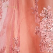 ベリーダンス オリエンタル 衣装 上下セット ピンク系 トップス スカート ラインストーン ビーズ 淡い かわいい スリット 豪華 装飾 ダンス衣装 ステージ イベント キラキラ 華やか 目立つ シルバー系