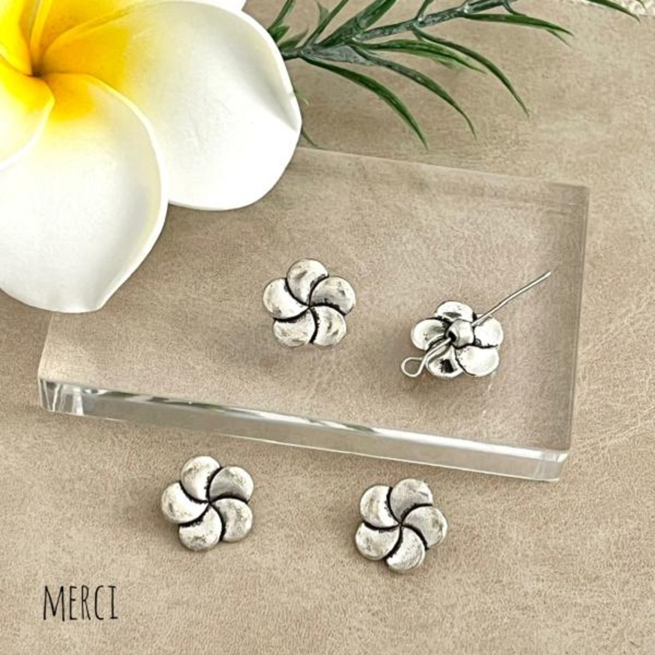 【10個】プルメリアボタン/コンチョ/チャーム/花