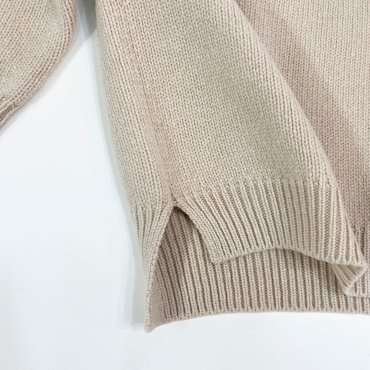【新品】  comm.arch. / コムアーチ | ウール ローゲージ ニット プルオーバー | ベージュ | レディース comm.arch. コム・アーチ「Hand Framed Crew Neck C/D」－ WEEKENDER