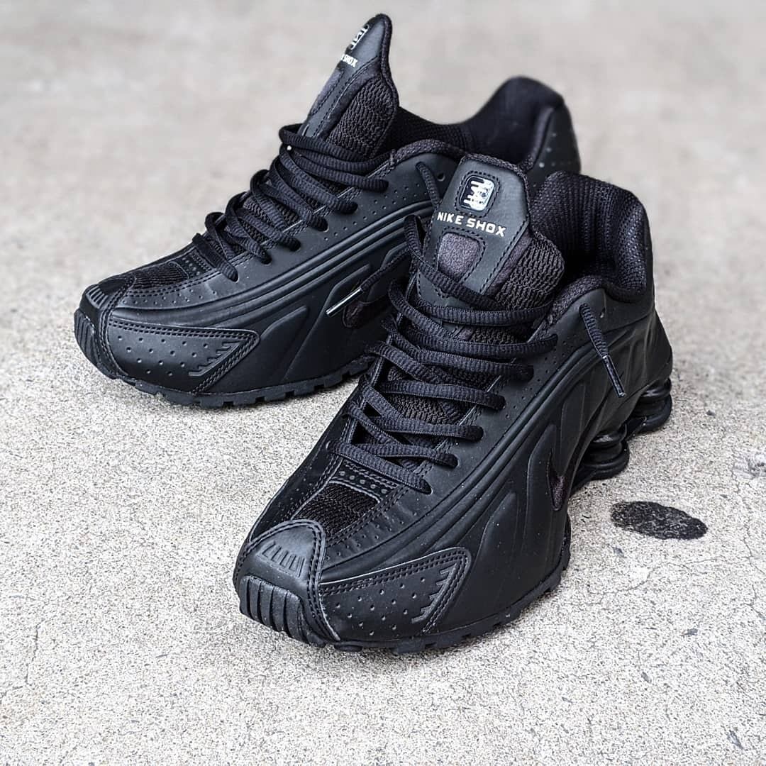NIKE \