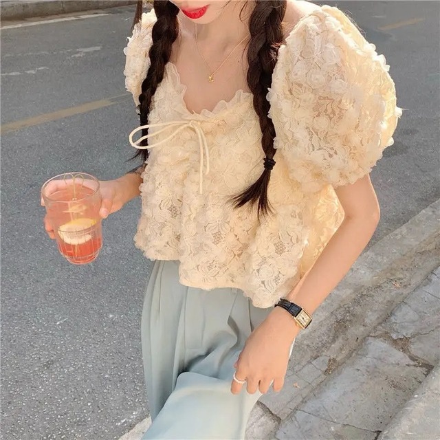 パフスリーブフラワートップス