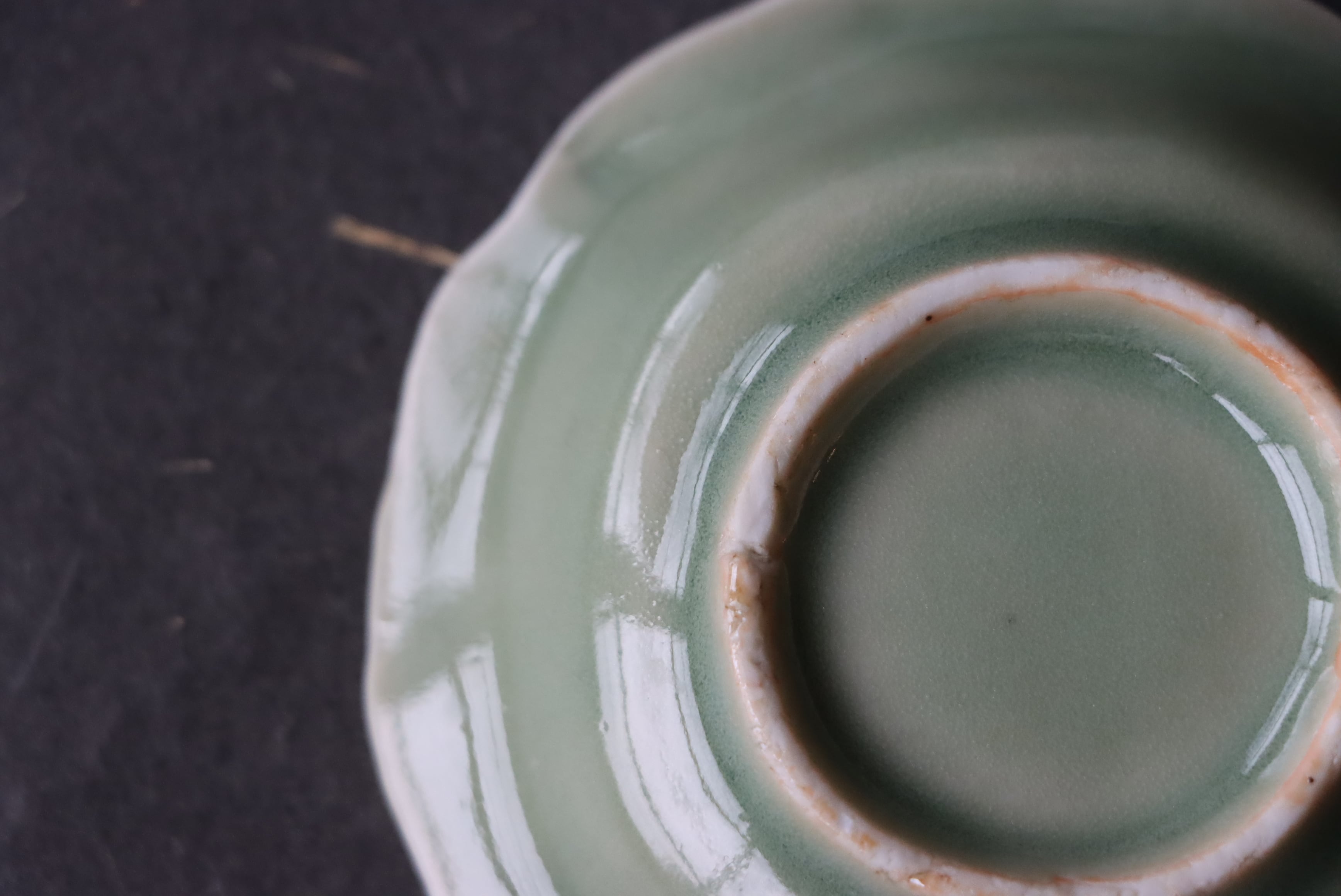 三田青磁 人物文 小皿/Celadon small plate | (有)新原美術