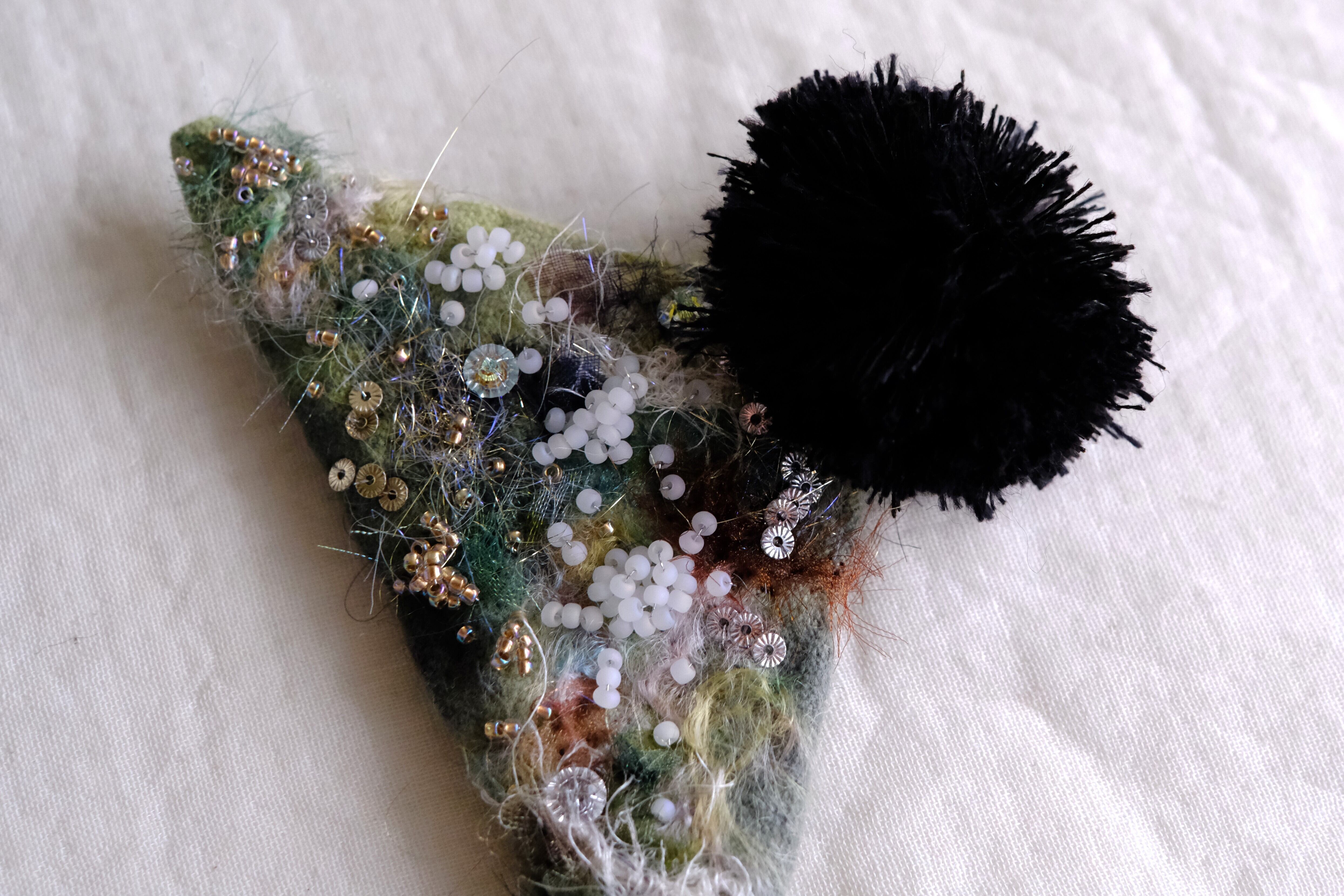 ブローチ　a-0827