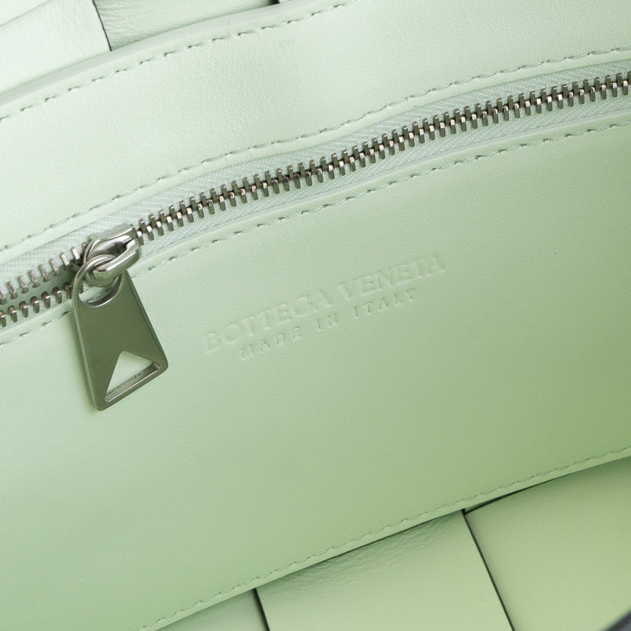 ボッテガヴェネタ カセット ショルダーバッグ アルドアーズ グレー レザー AW23