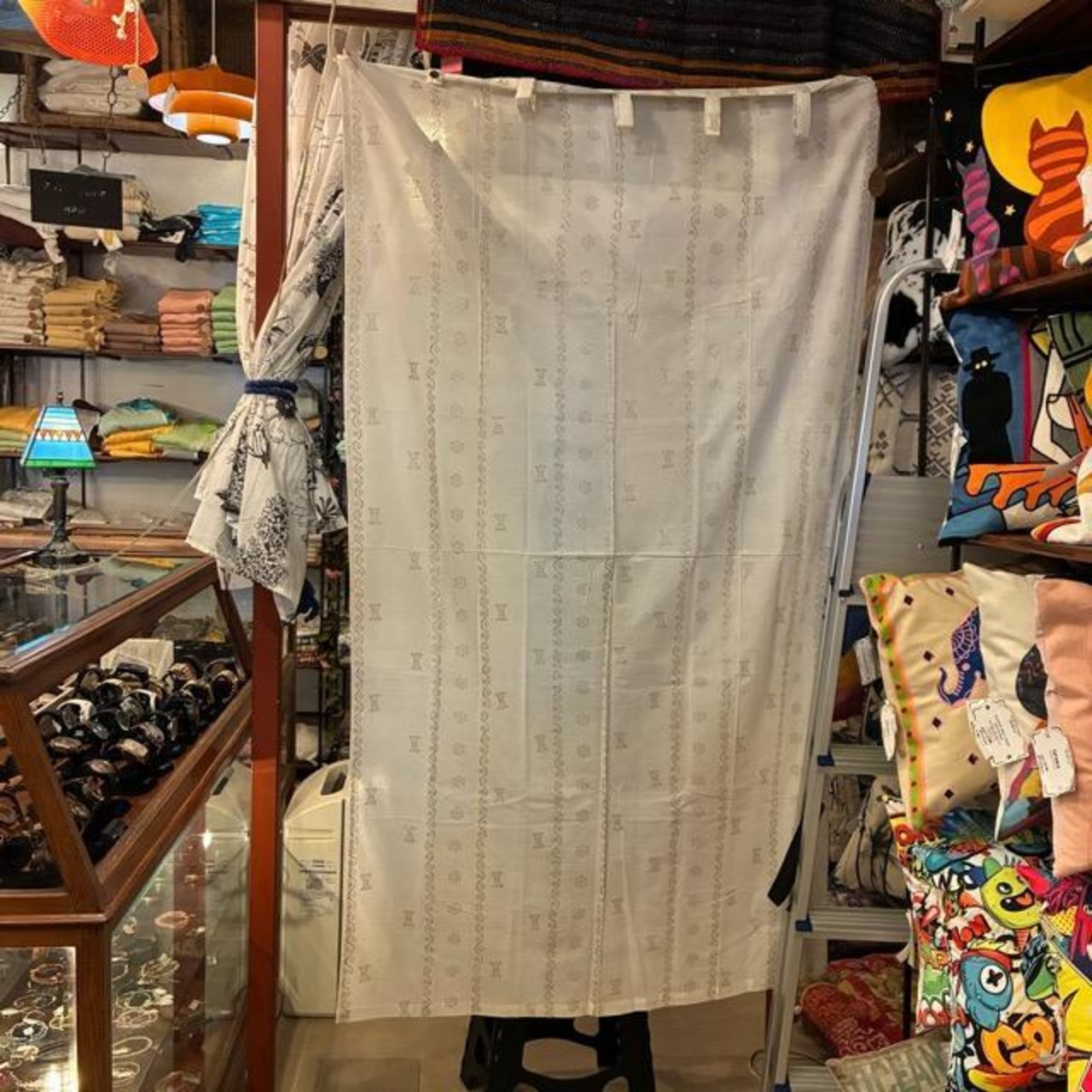 India Gold Block print curtain White　インド　ゴールドブロックプリントフラワーカーテン　ホワイト　98×172cm　間仕切り　暖簾　コットン　木版