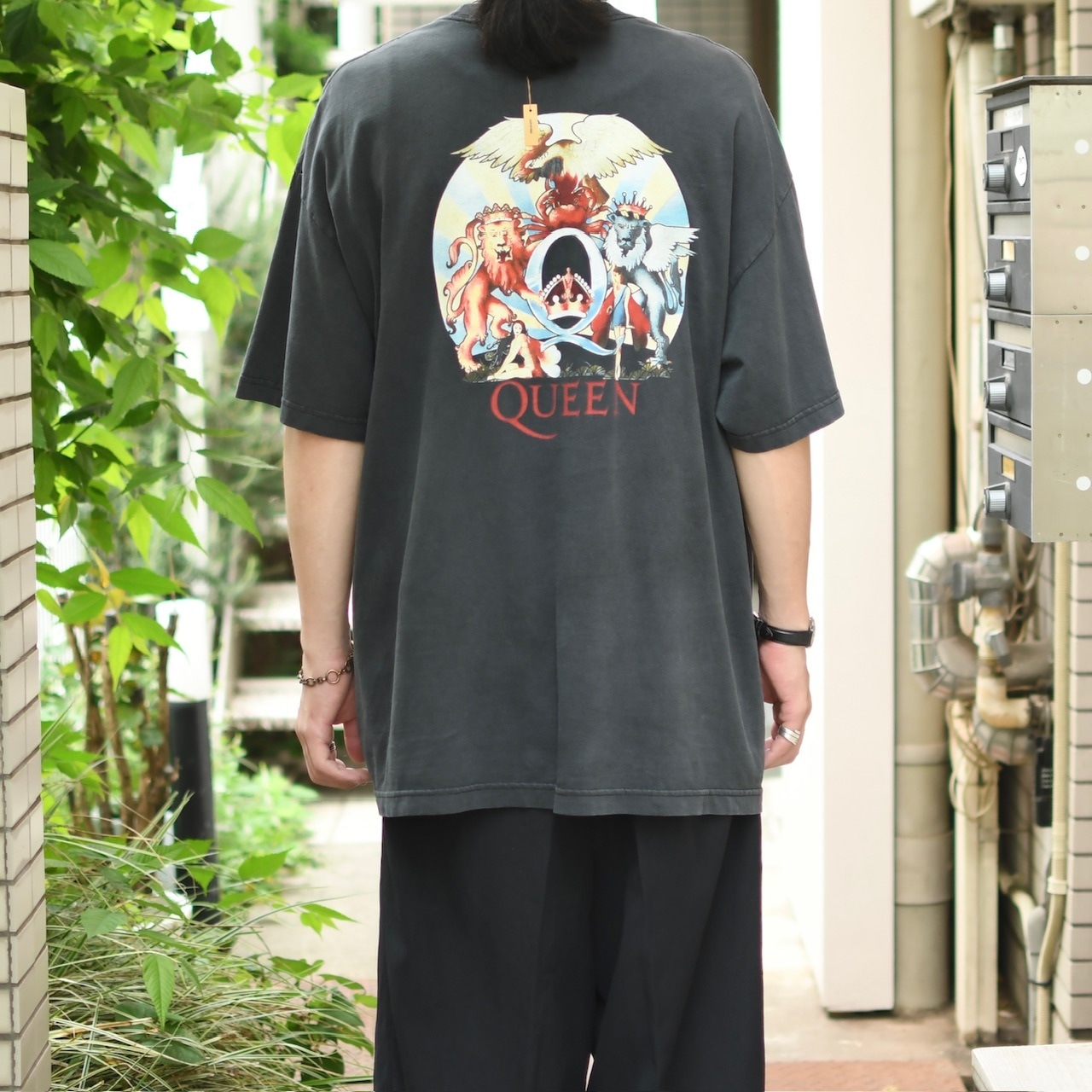 QUEEN fade band tee