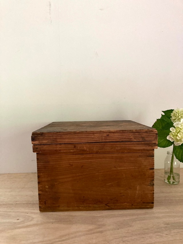 深みがある木肌の桐の木箱〖古道具〗