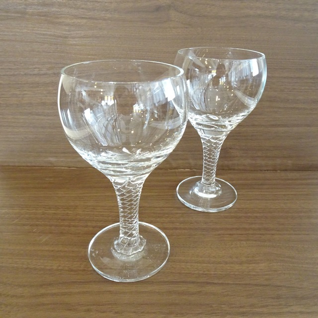 らせんの脚の古いグラス2個セット