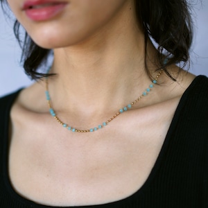 チェコビーズ×ゴールドの華奢ネックレス｜長さ調整可・金属アレルギー対応