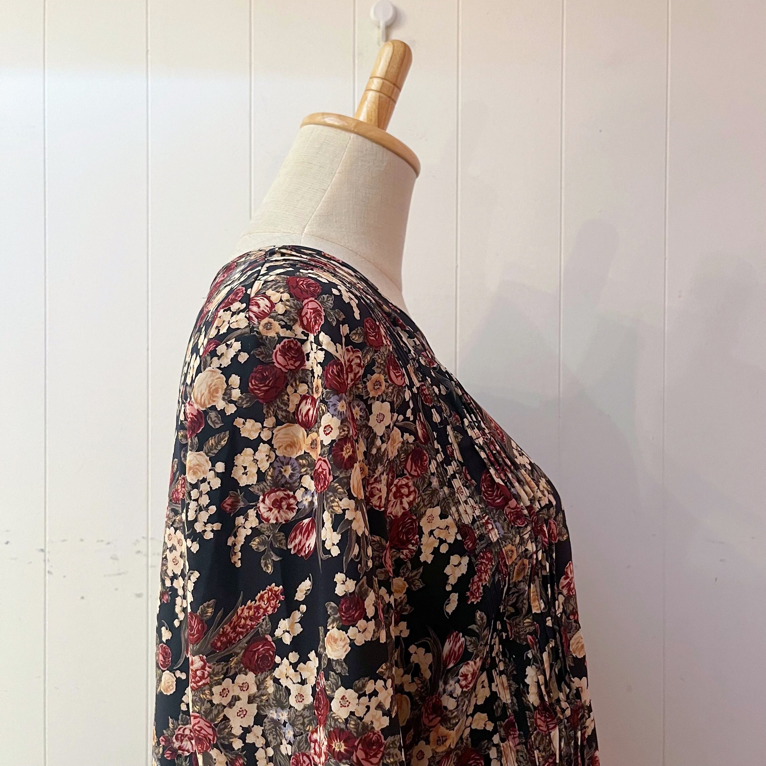 KETTY / rose flower pintuck blouse
