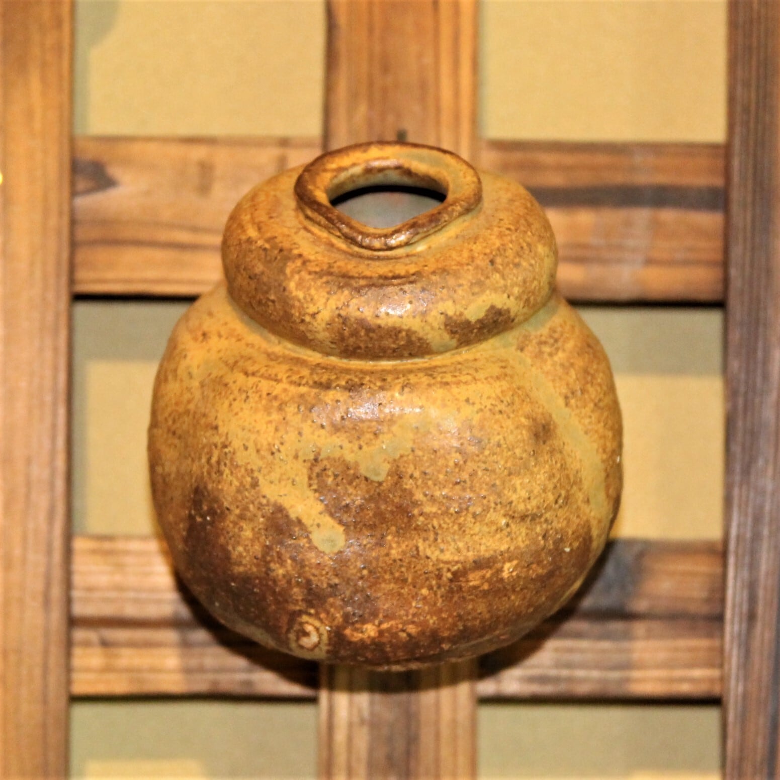 茶道具　伊羅保釉　蹲　うずくまる　掛花入　趙誠主　共箱　花入　花器　韓国　焼物 茶道具 伊羅保釉 蹲 うずくまる 掛花入 趙誠主 共箱 花入 花器 韓国