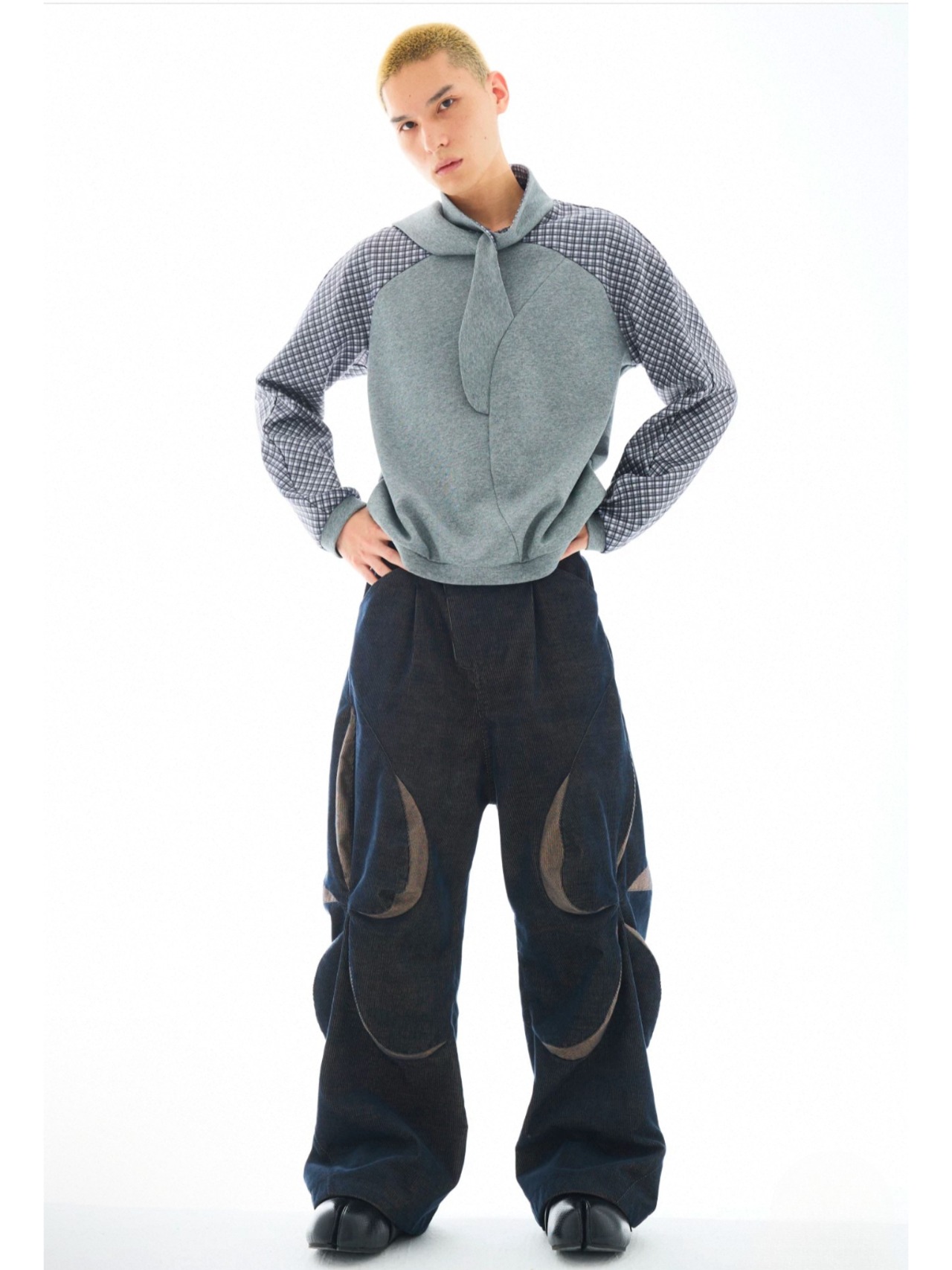 54A0 Leaf Neck Plaid Sweater