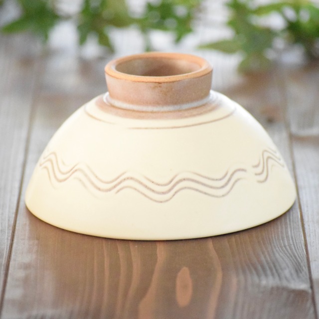 ＜めし碗・大＞ モダンな櫛目柄｜優しい白釉