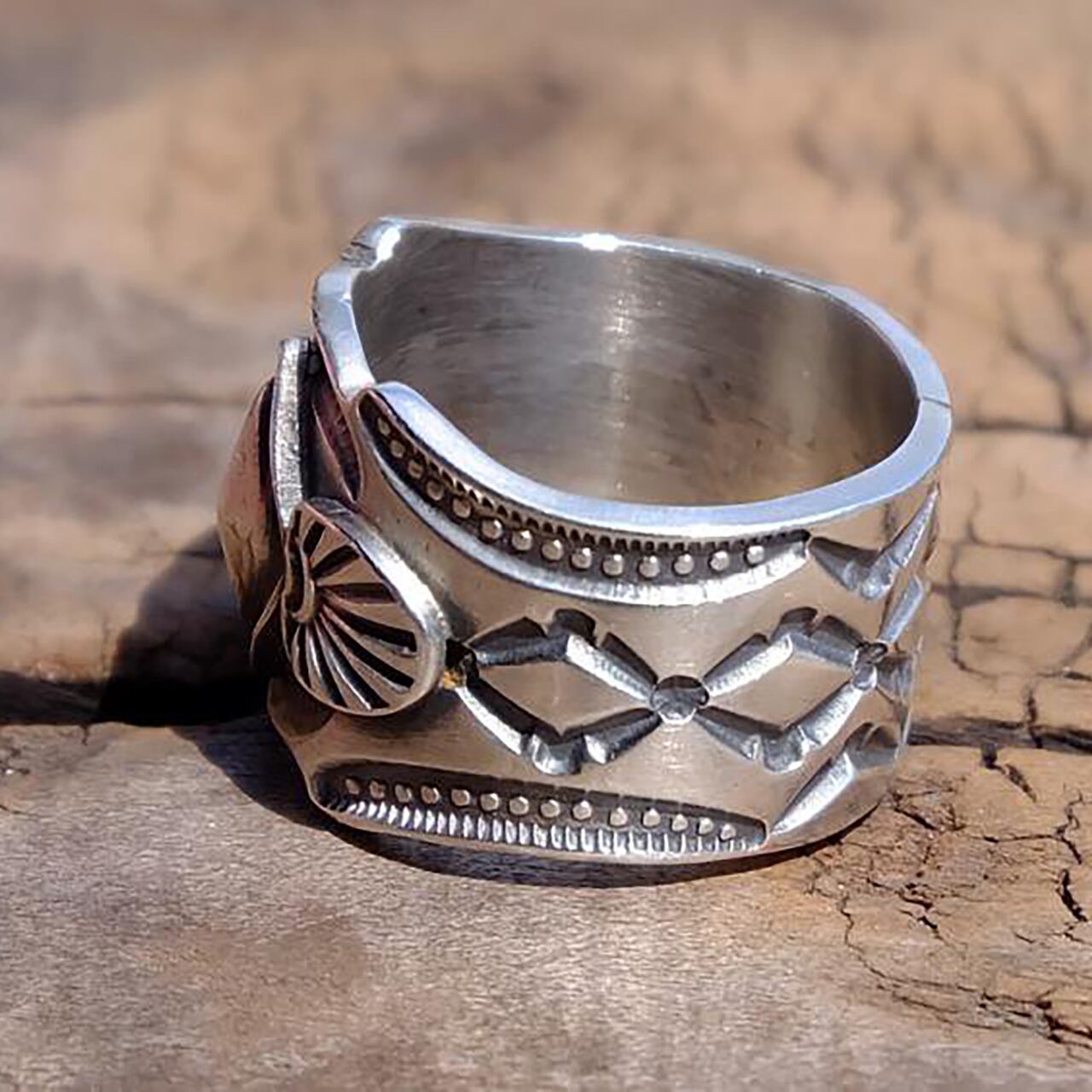 Gary Reeves トライアングル バングル　スタンプワーク Gary Reeves トライアングル バングル スタンプワーク ナバホ族・GARY