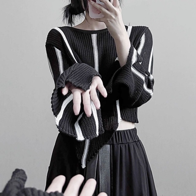 Wave hem trumpet sleeve top C0649