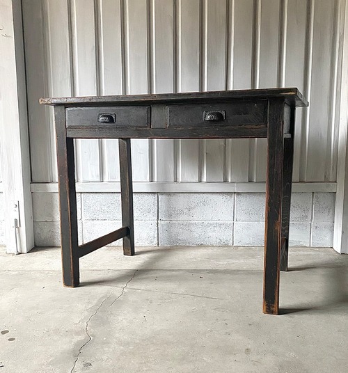 上品な佇まいの木製デスク[古家具]