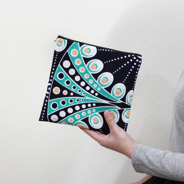 大容量・フラットポーチ（ ジオメトリック ）アフリカンプリント 化粧ポーチ マルチポーチ