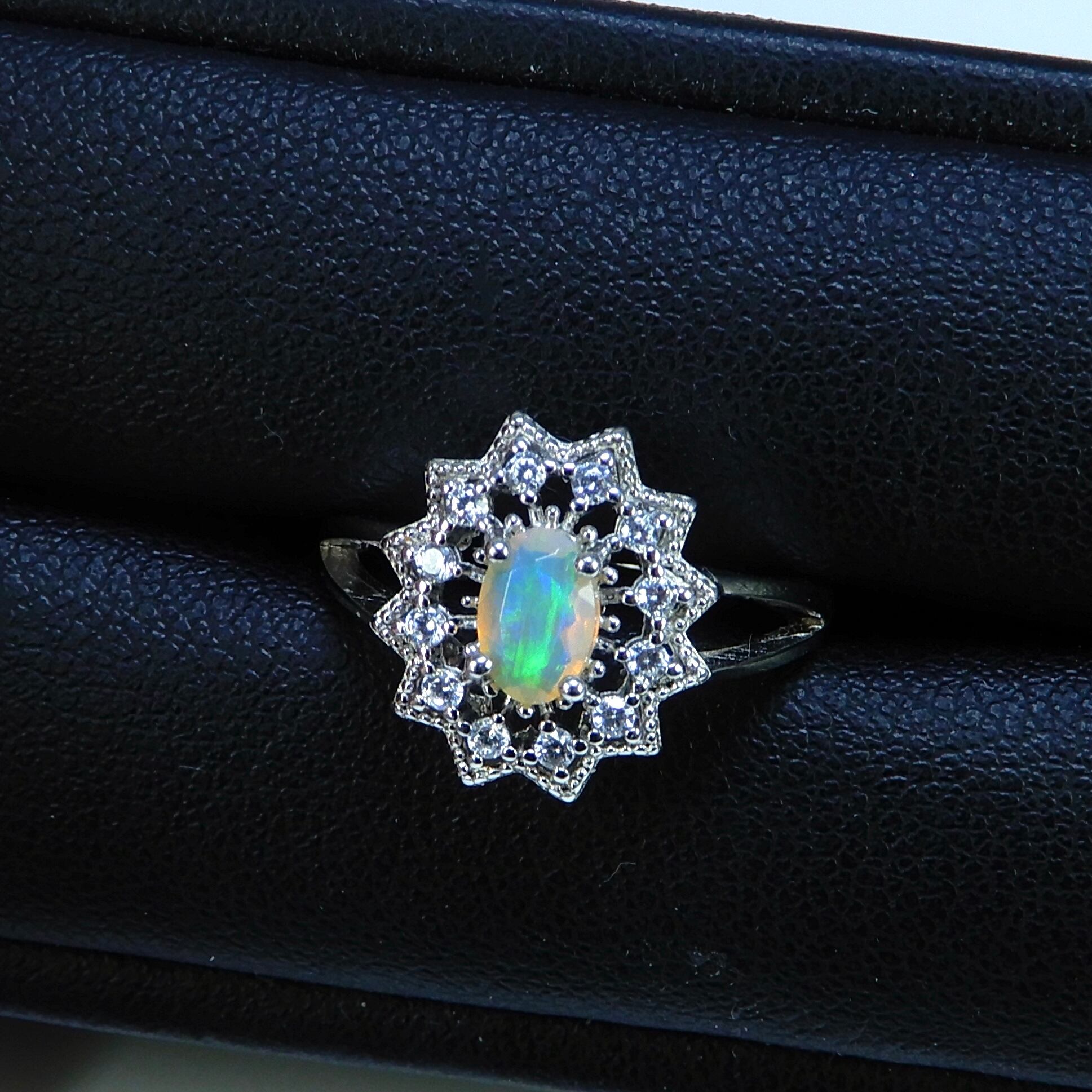 フリーサイズリング♦︎エチオピアンオパール♦︎WGカラー《0011》