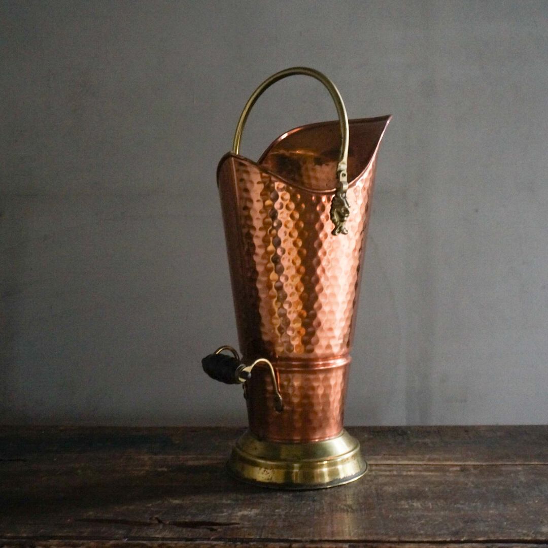 古いオランダの銅バケツ